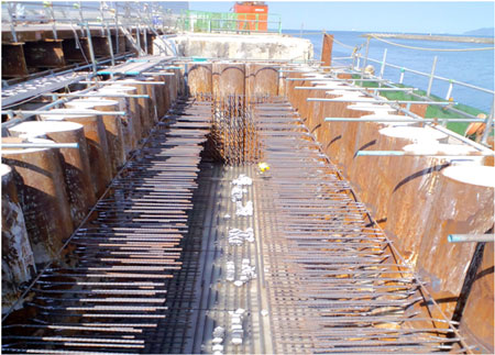 下関北バイパス綾羅木高架橋第11下部工事　鋼管矢板基礎工　施工状況