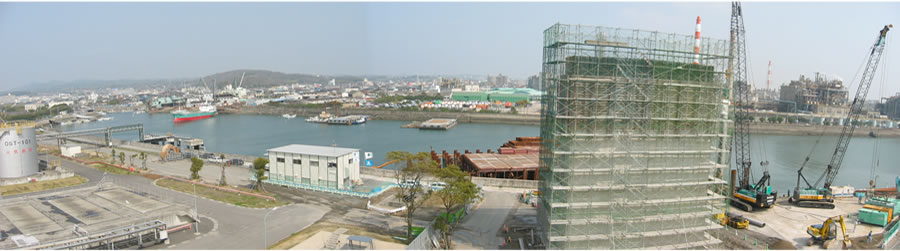 栄川西岸下部工（施工状況と栄川対岸を望む）