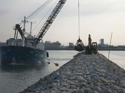 捨石投入・均し状況